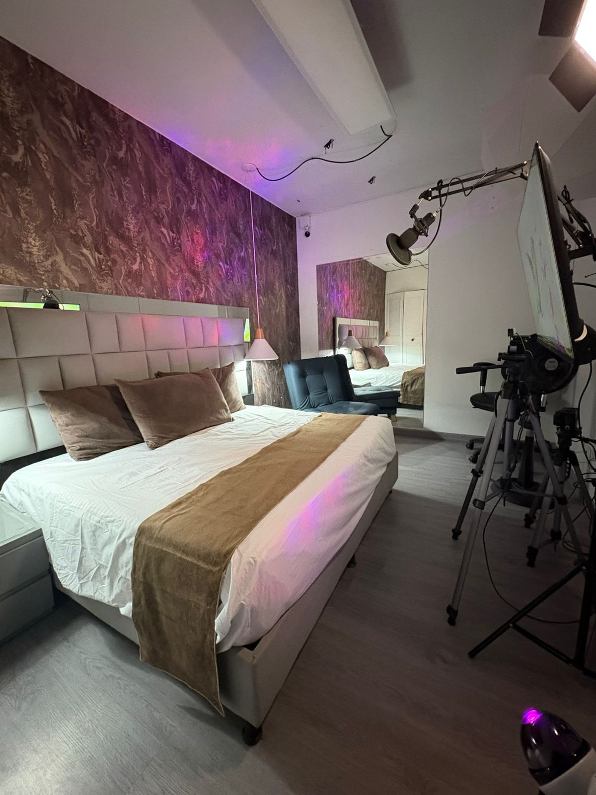 Services 132b3663 09ae 4afb a2e9 ce88b8ca8bfc